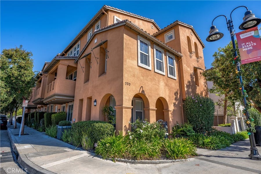 Property photo for 700 S San Fernando Boulevard, Burbank, CA