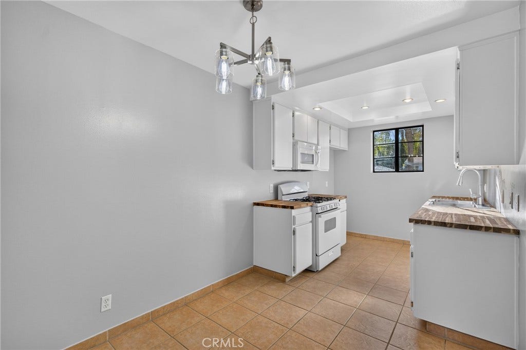 11127 La Maida, #17, North Hollywood, CA 91601