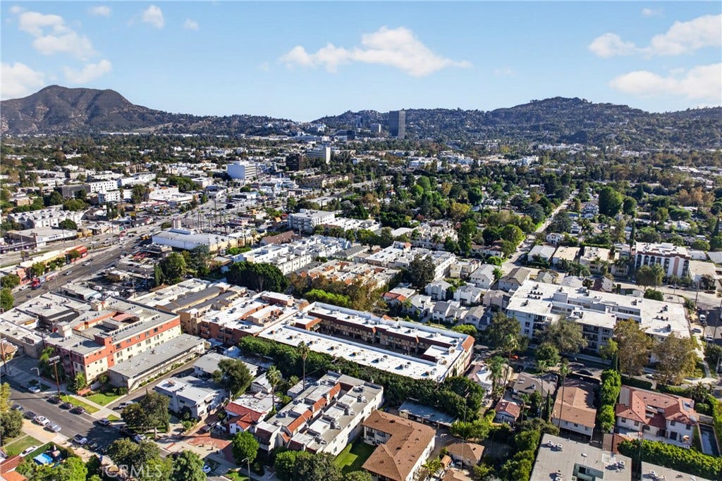 11127 La Maida, #17, North Hollywood, CA 91601