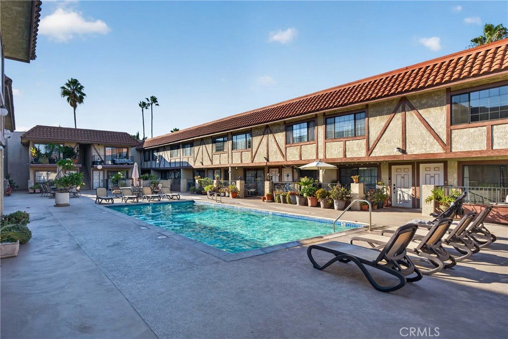 11127 La Maida, #17, North Hollywood, CA 91601