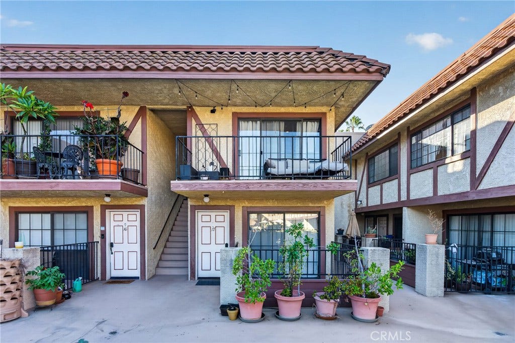 11127 La Maida, #17, North Hollywood, CA 91601