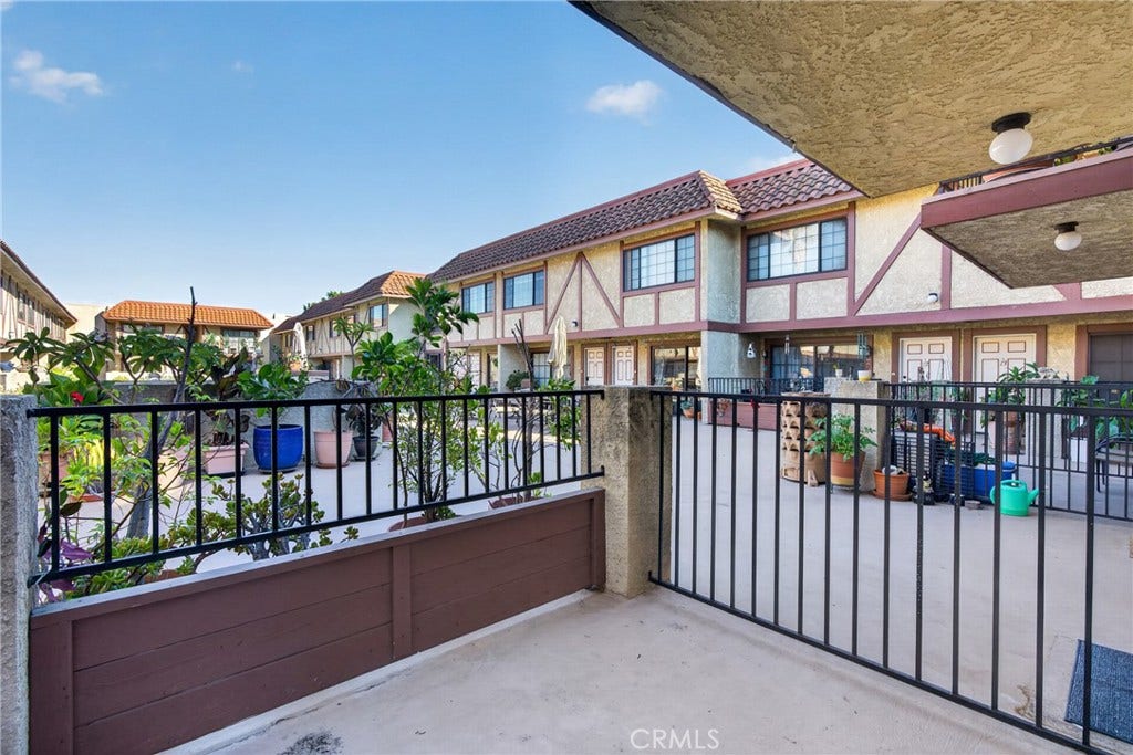 11127 La Maida, #17, North Hollywood, CA 91601