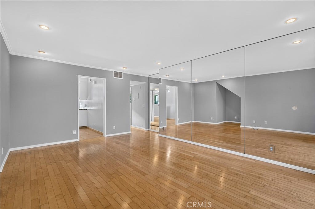 11127 La Maida, #17, North Hollywood, CA 91601