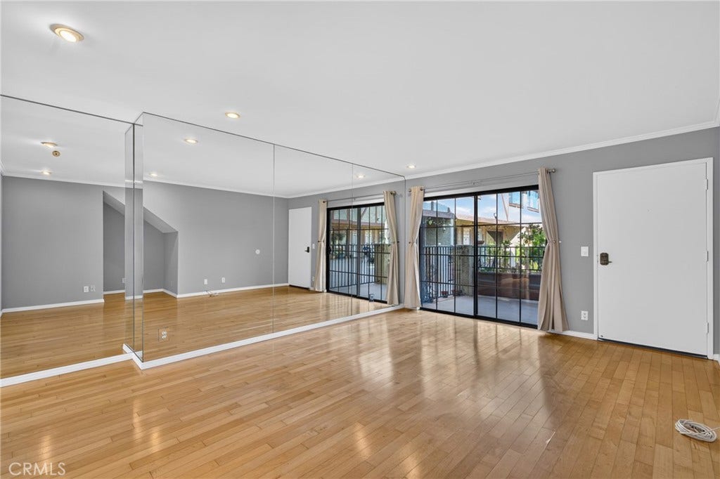 11127 La Maida, #17, North Hollywood, CA 91601