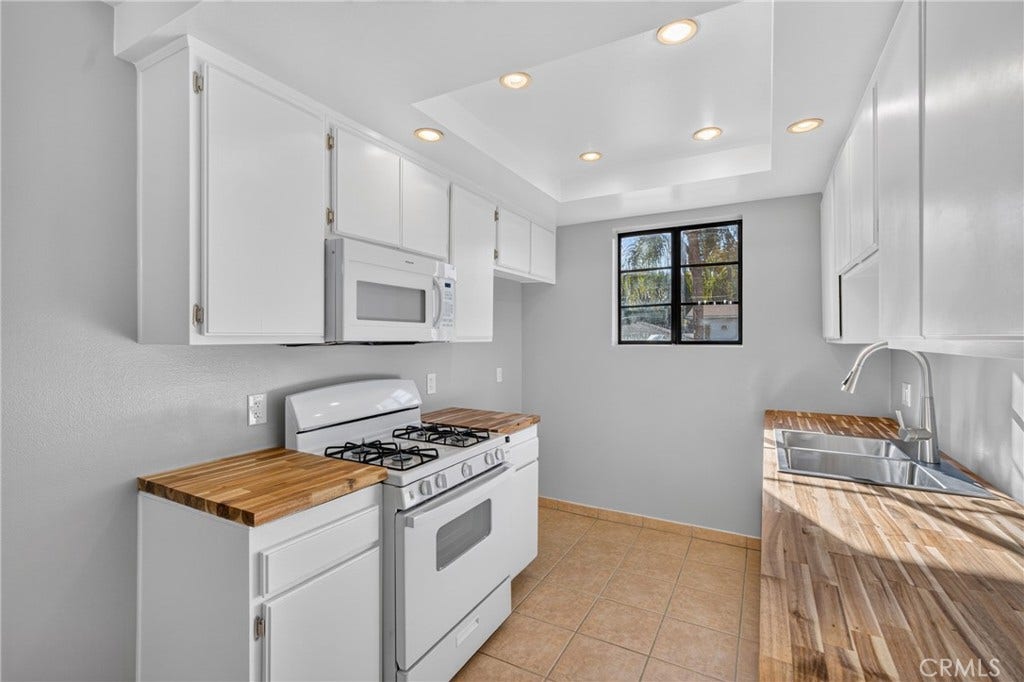 11127 La Maida, #17, North Hollywood, CA 91601