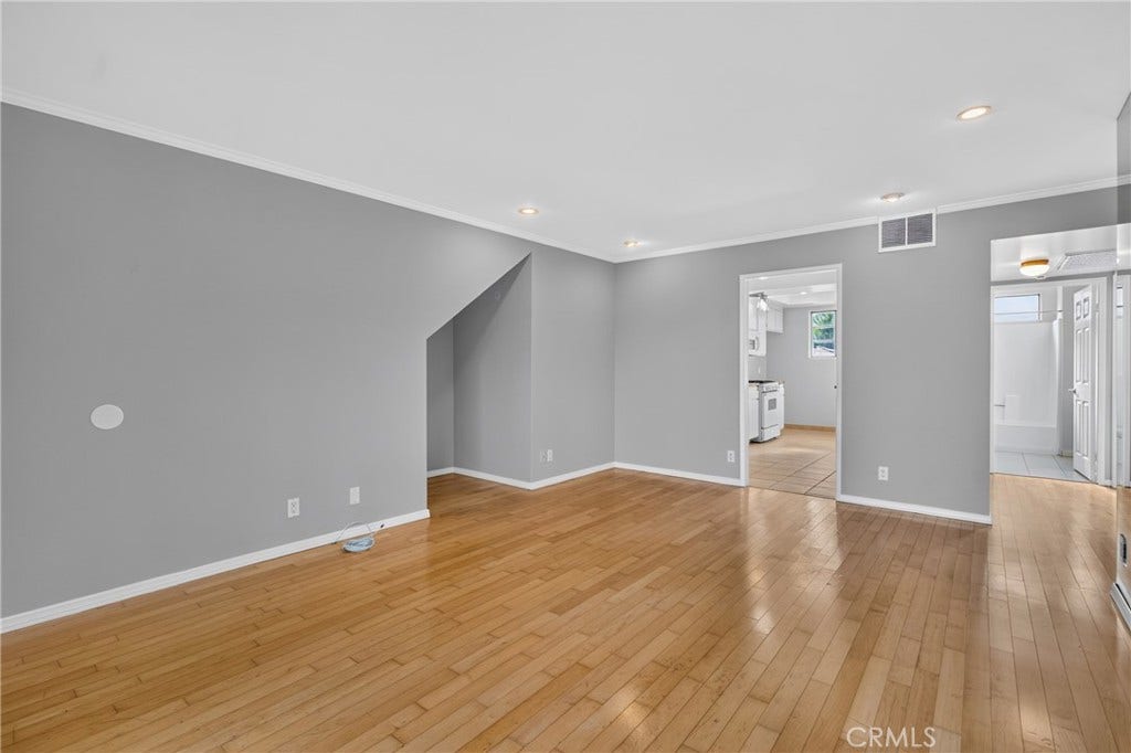 11127 La Maida, #17, North Hollywood, CA 91601