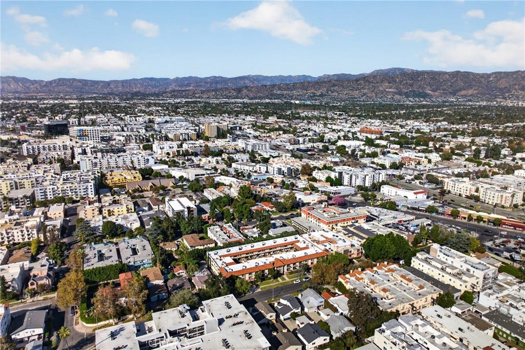 11127 La Maida, #17, North Hollywood, CA 91601