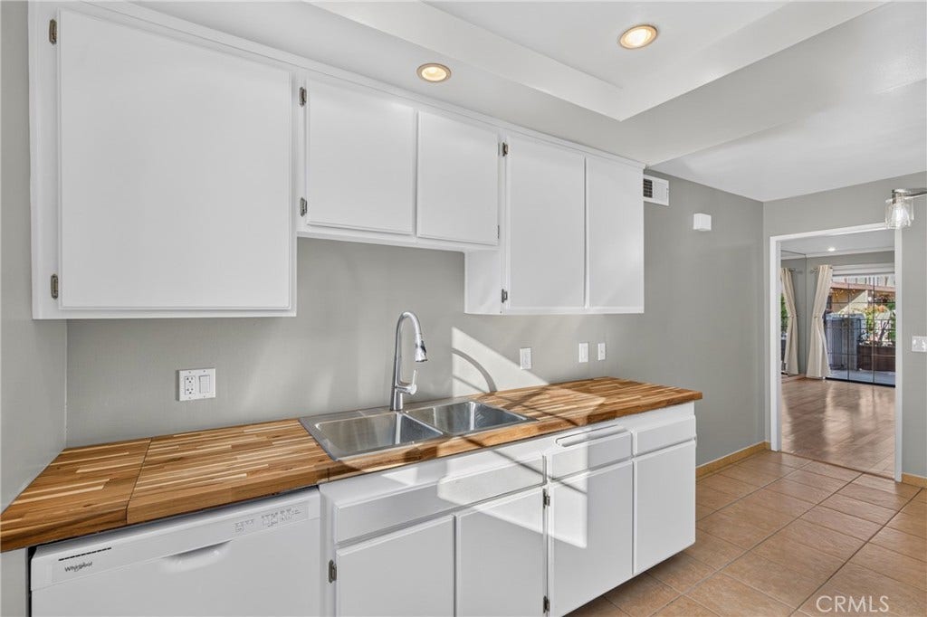 11127 La Maida, #17, North Hollywood, CA 91601