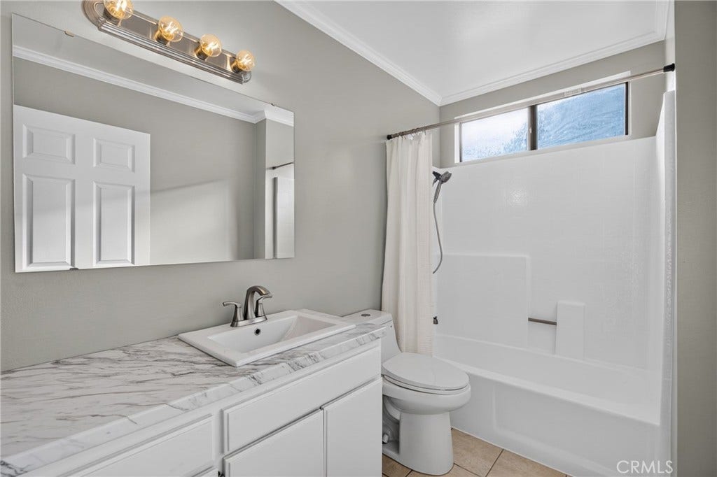 11127 La Maida, #17, North Hollywood, CA 91601