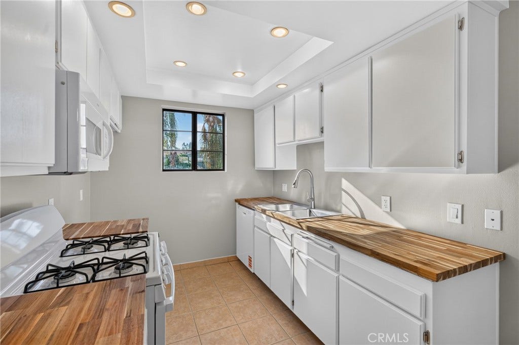 11127 La Maida, #17, North Hollywood, CA 91601