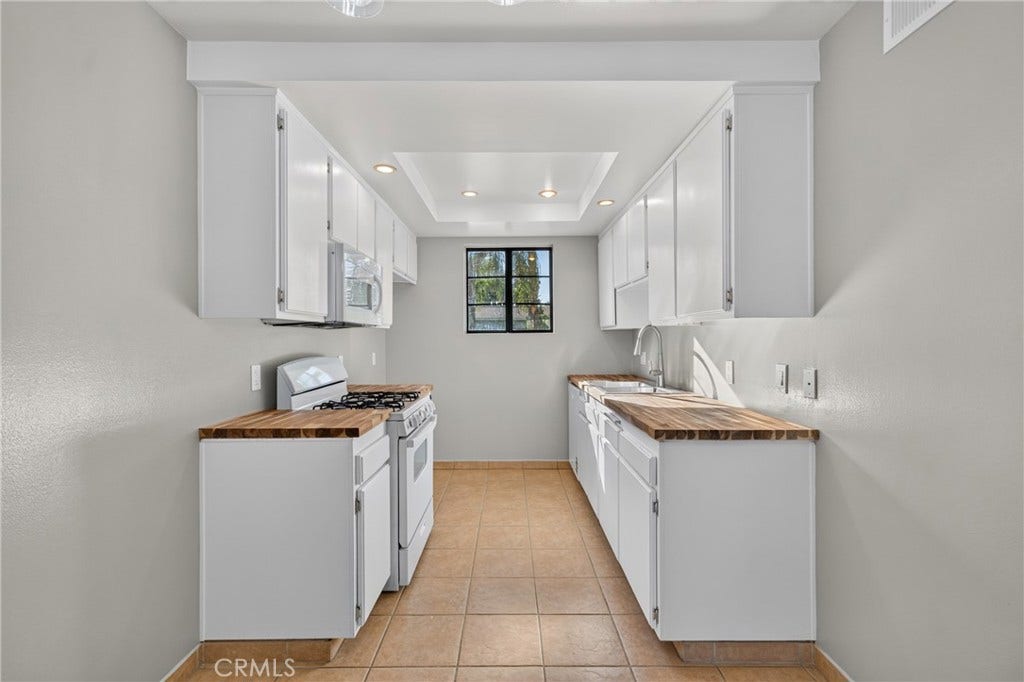 11127 La Maida, #17, North Hollywood, CA 91601