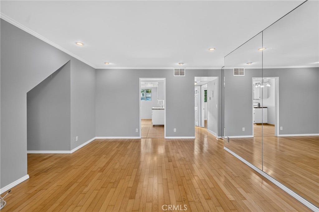 11127 La Maida, #17, North Hollywood, CA 91601