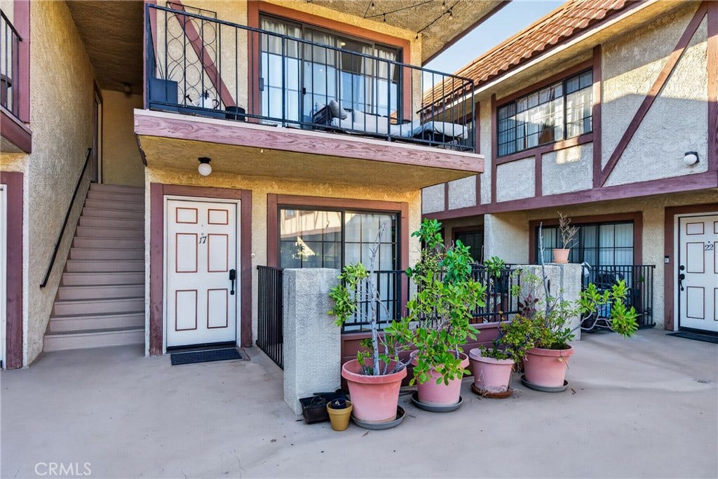 11127 La Maida, #17, North Hollywood, CA 91601