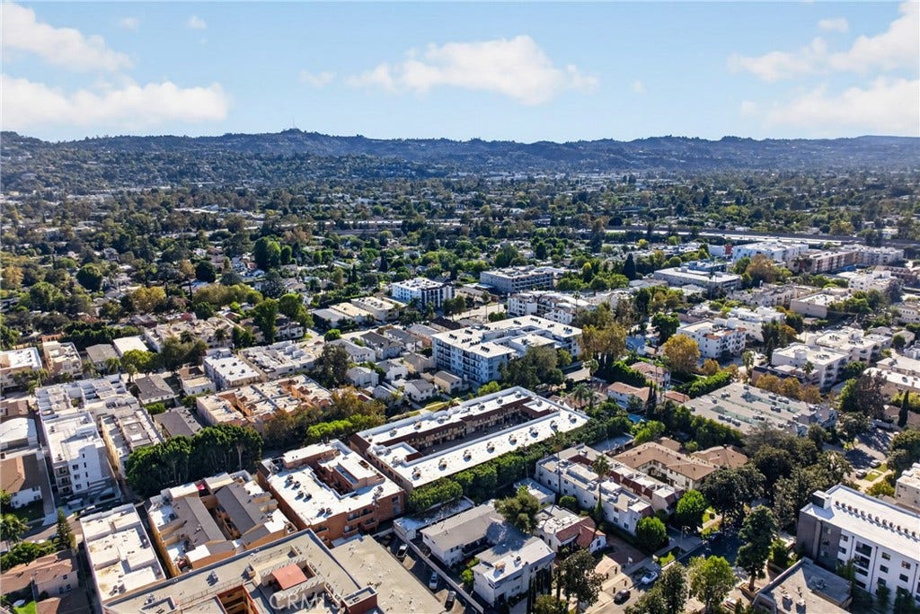 11127 La Maida, #17, North Hollywood, CA 91601