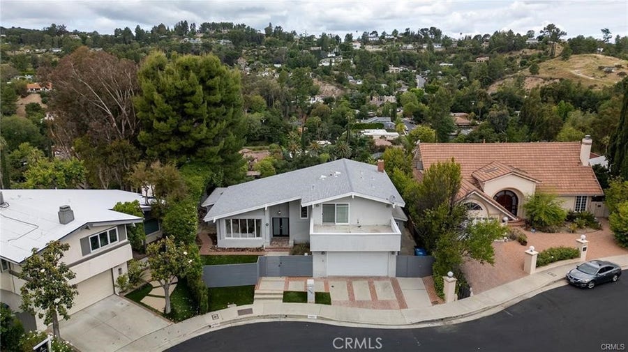 Property photo for 19281 Berclair Ln, Tarzana, CA
