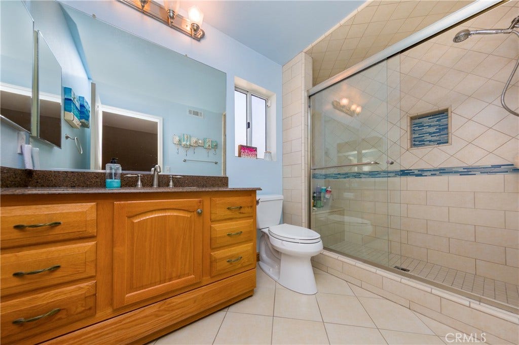 29324 Begonias Lane, Canyon Country, CA 91387 Full Bathroom - upstairs