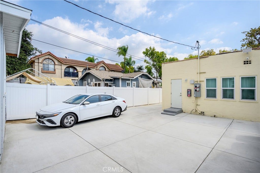 1233 Orange Grove Avenue, #B, Glendale, CA 91205 1233 Orange Grove Avenue, #B, Glendale, CA 91205