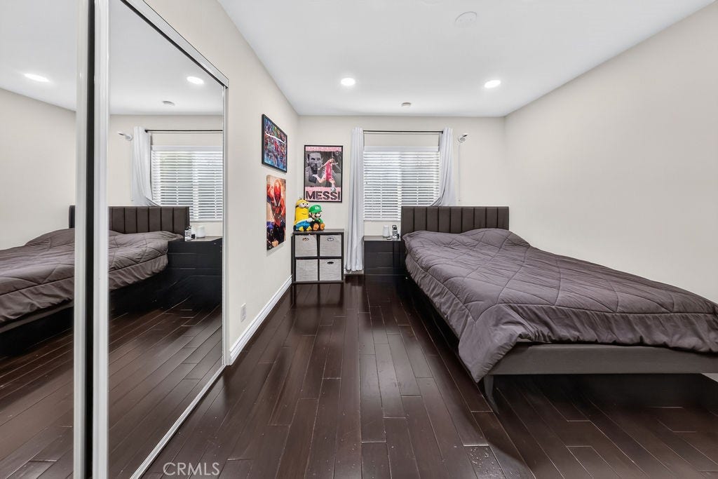 1256 Irving Avenue, Glendale, CA 91201 1256 Irving Avenue, Glendale, CA 91201