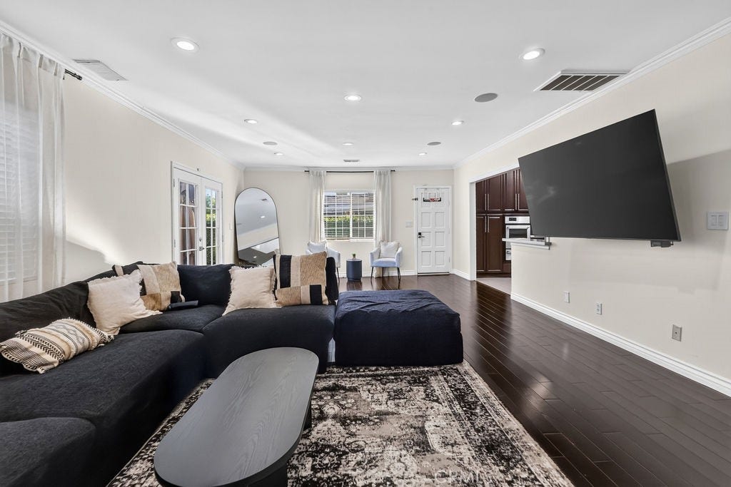 1256 Irving Avenue, Glendale, CA 91201 1256 Irving Avenue, Glendale, CA 91201