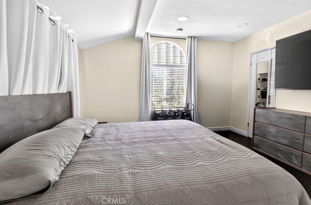 1256 Irving Avenue, Glendale, CA 91201 1256 Irving Avenue, Glendale, CA 91201