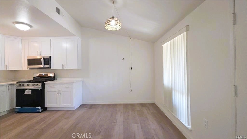 19364 Avenue Of The Oaks, Newhall, CA 91321