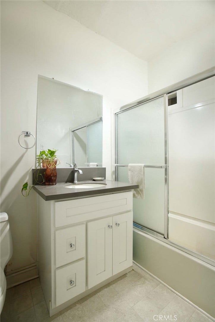 1547 S Wilton, Los Angeles, CA 90019