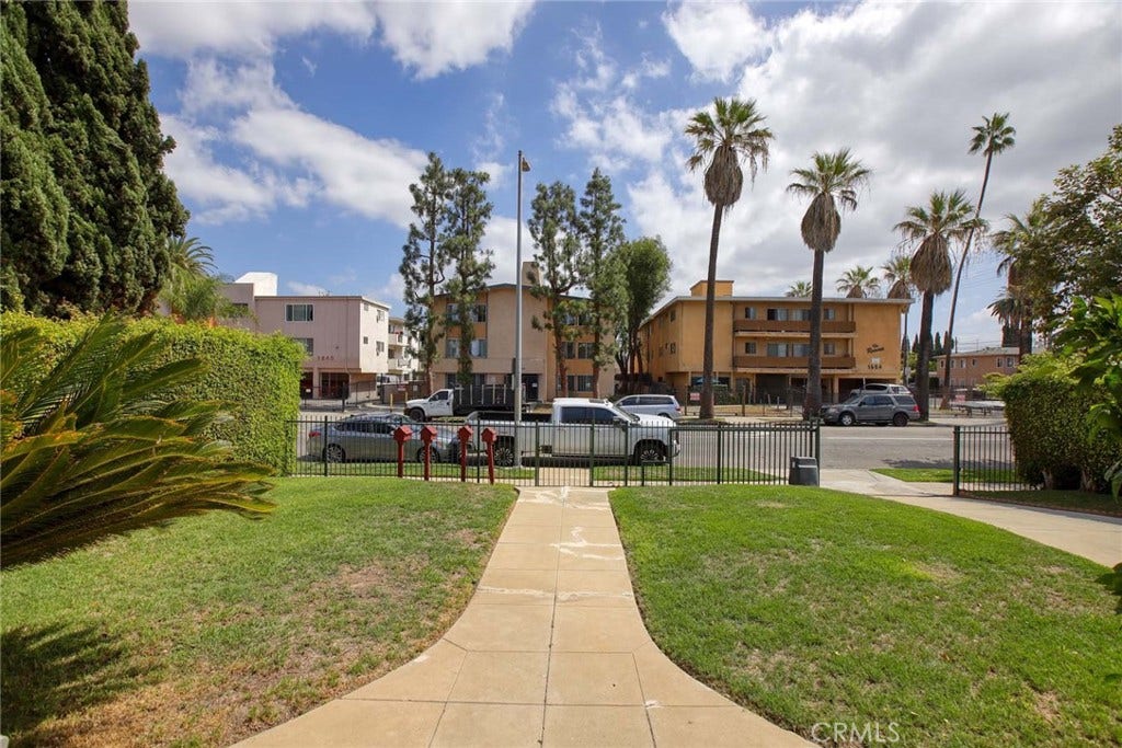 1547 S Wilton, Los Angeles, CA 90019