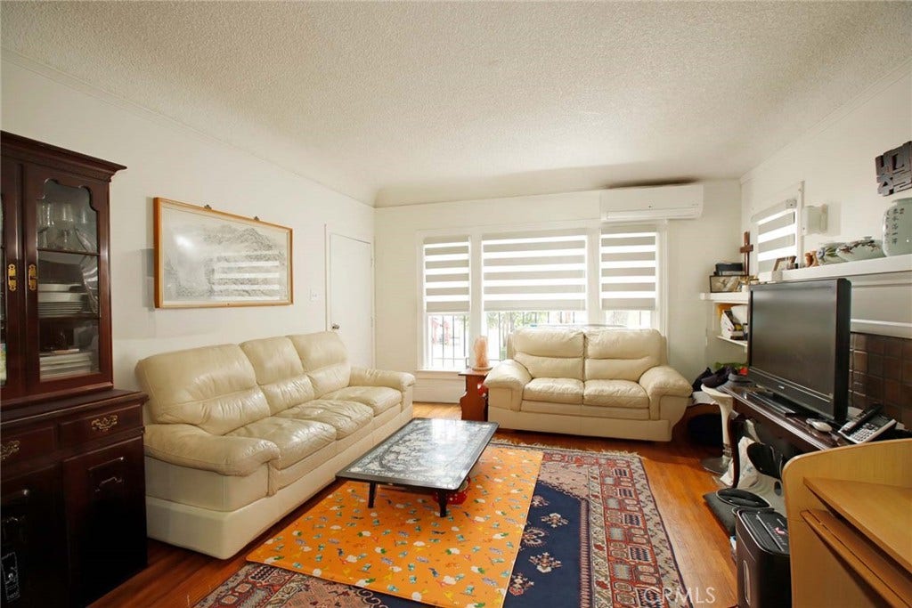 1547 S Wilton, Los Angeles, CA 90019