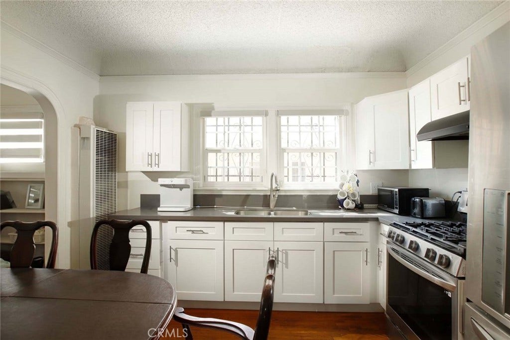 1547 S Wilton, Los Angeles, CA 90019