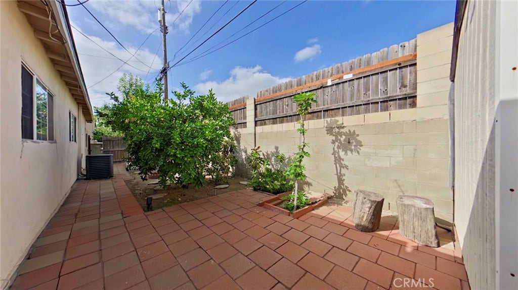 5633 Denny, North Hollywood, CA 91601 5633 Denny, North Hollywood, CA 91601