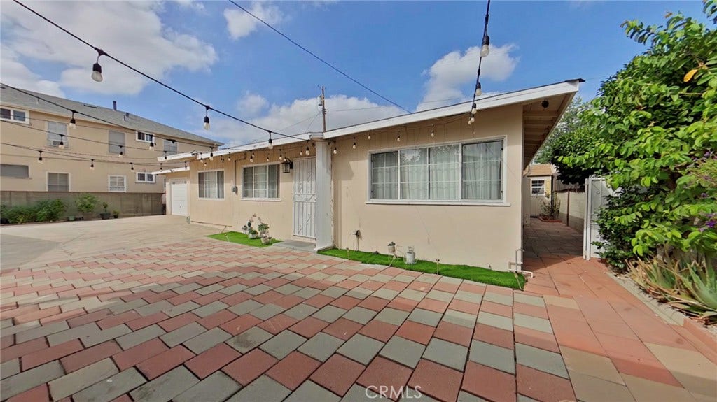 5633 Denny, North Hollywood, CA 91601 5633 Denny, North Hollywood, CA 91601