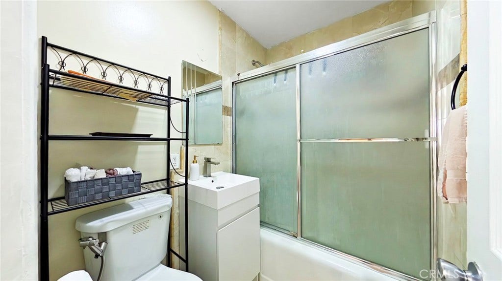 5633 Denny, North Hollywood, CA 91601 5633 Denny, North Hollywood, CA 91601