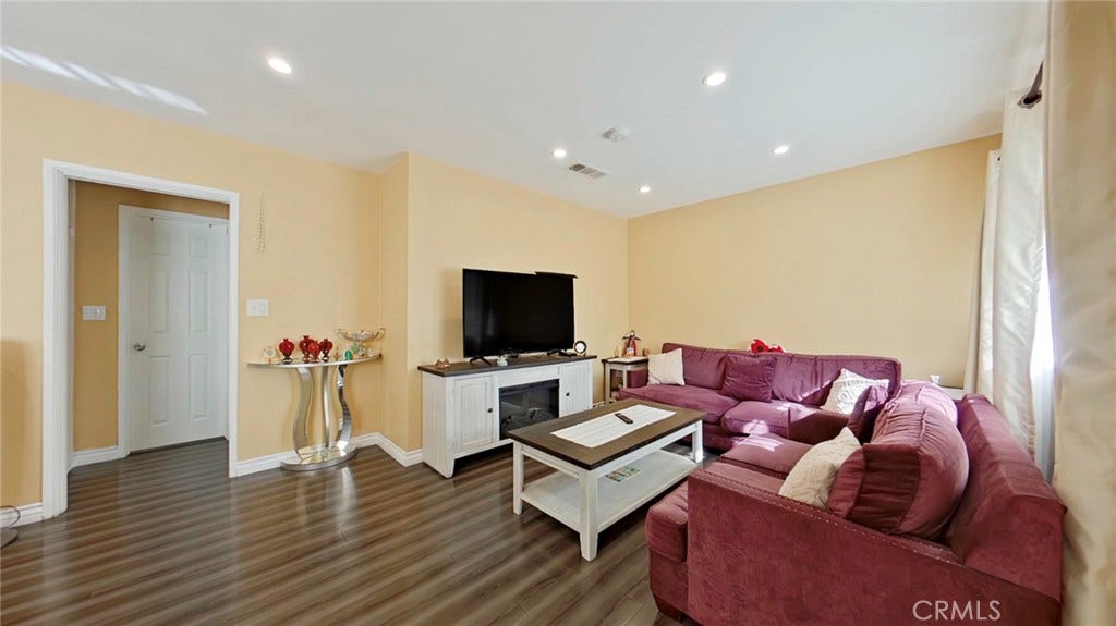 5633 Denny, North Hollywood, CA 91601 5633 Denny, North Hollywood, CA 91601