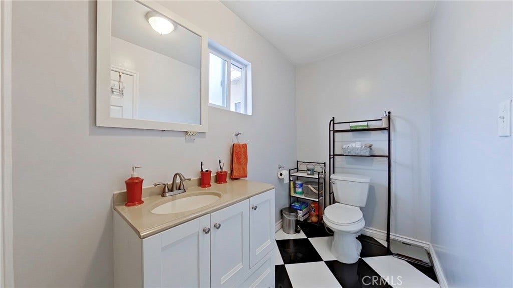 5633 Denny, North Hollywood, CA 91601 5633 Denny, North Hollywood, CA 91601