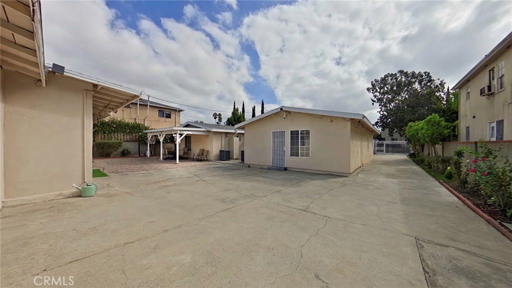 5633 Denny, North Hollywood, CA 91601 5633 Denny, North Hollywood, CA 91601
