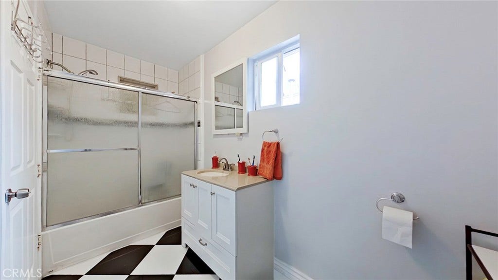 5633 Denny, North Hollywood, CA 91601 5633 Denny, North Hollywood, CA 91601