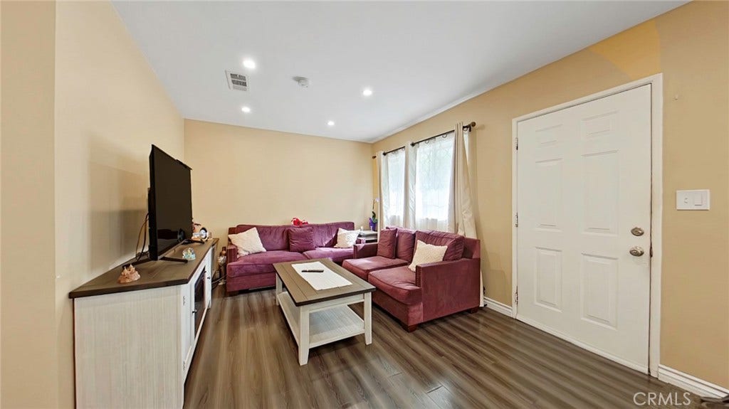5633 Denny, North Hollywood, CA 91601 5633 Denny, North Hollywood, CA 91601