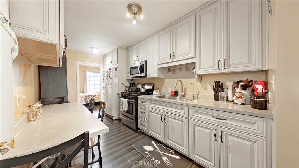 5633 Denny, North Hollywood, CA 91601 5633 Denny, North Hollywood, CA 91601