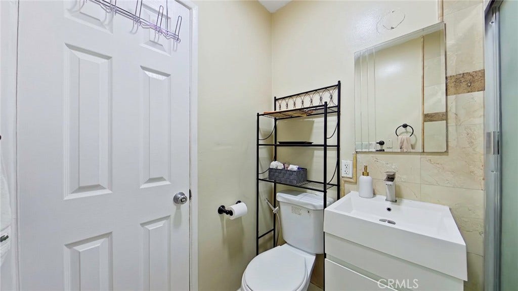 5633 Denny, North Hollywood, CA 91601 5633 Denny, North Hollywood, CA 91601
