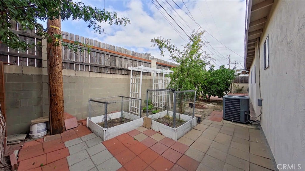 5633 Denny, North Hollywood, CA 91601 5633 Denny, North Hollywood, CA 91601