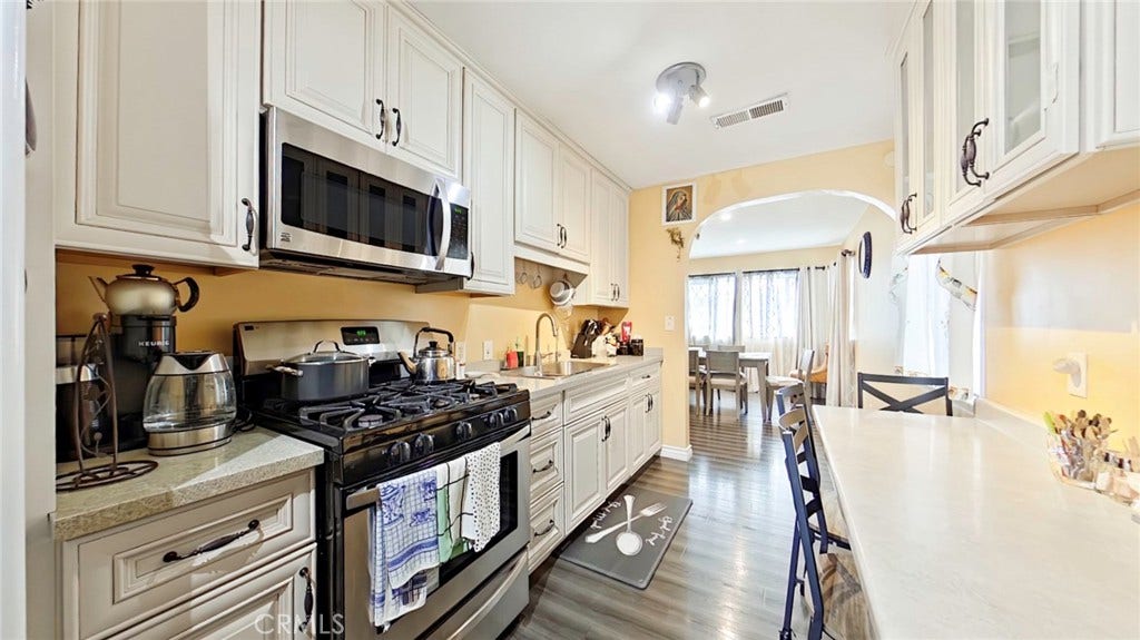 5633 Denny, North Hollywood, CA 91601 5633 Denny, North Hollywood, CA 91601