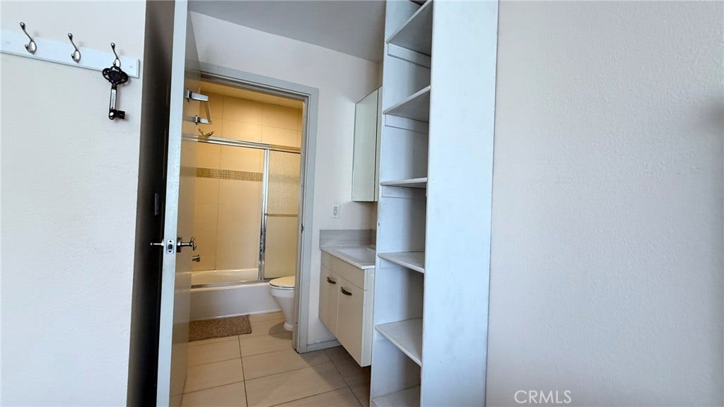 957 S Gramercy, #203, Los Angeles, CA 90019 957 S Gramercy, #203, Los Angeles, CA 90019