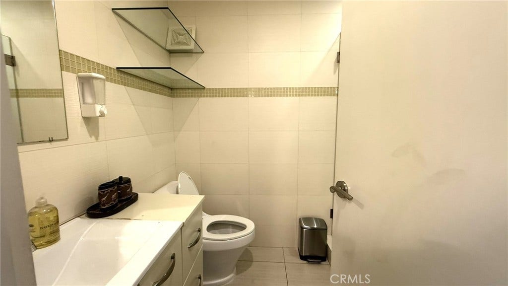 957 S Gramercy, #203, Los Angeles, CA 90019 957 S Gramercy, #203, Los Angeles, CA 90019
