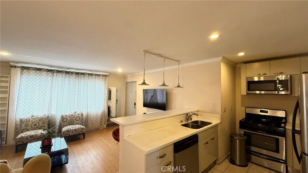 957 S Gramercy, #203, Los Angeles, CA 90019 957 S Gramercy, #203, Los Angeles, CA 90019