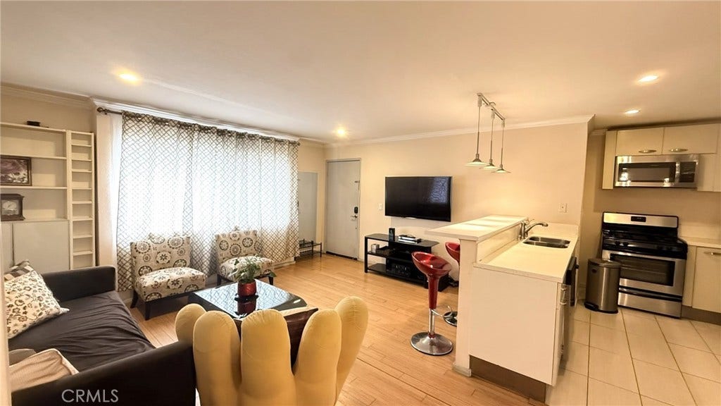 957 S Gramercy, #203, Los Angeles, CA 90019 957 S Gramercy, #203, Los Angeles, CA 90019
