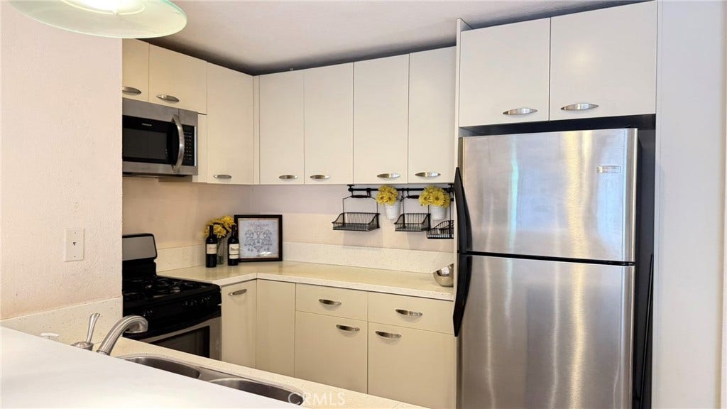 957 S Gramercy, #203, Los Angeles, CA 90019 957 S Gramercy, #203, Los Angeles, CA 90019