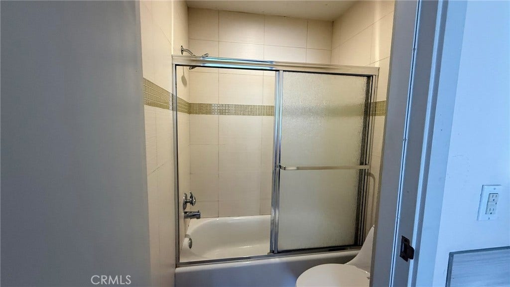 957 S Gramercy, #203, Los Angeles, CA 90019 957 S Gramercy, #203, Los Angeles, CA 90019