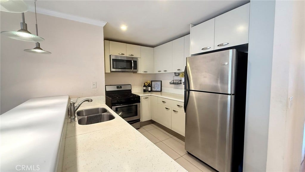 957 S Gramercy, #203, Los Angeles, CA 90019 957 S Gramercy, #203, Los Angeles, CA 90019