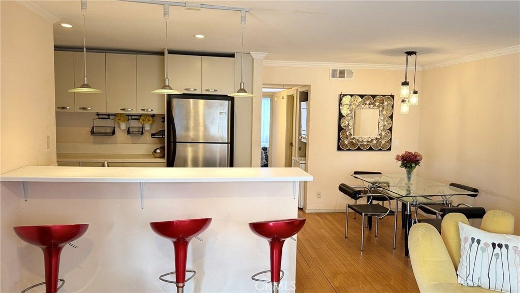 957 S Gramercy, #203, Los Angeles, CA 90019 957 S Gramercy, #203, Los Angeles, CA 90019