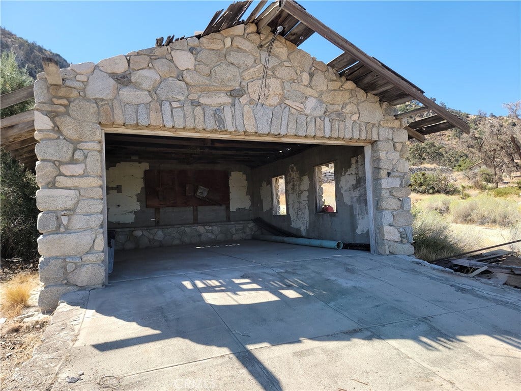 300 E Z12 Street, Llano, CA 93544 300 E Z12 Street, Llano, CA 93544